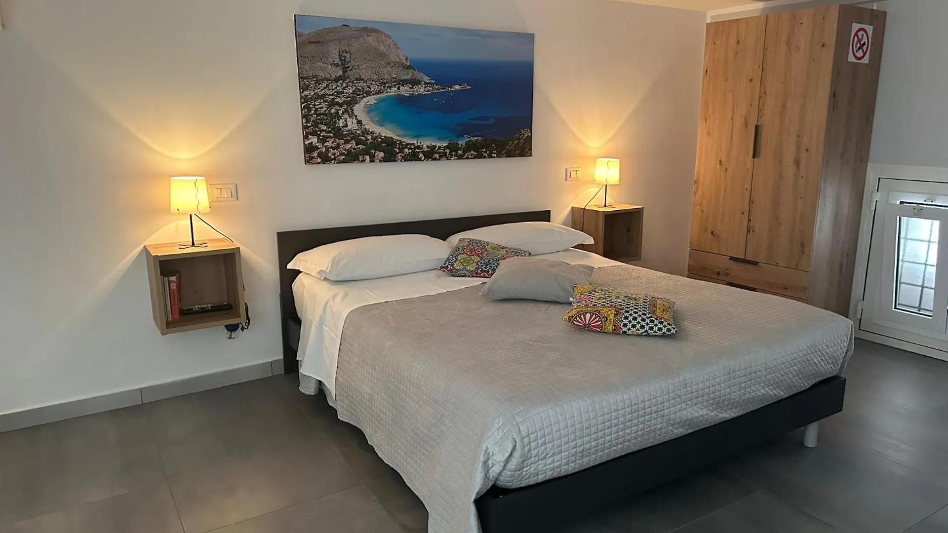 Vespro House Villa Palermo 0*,  Italien
