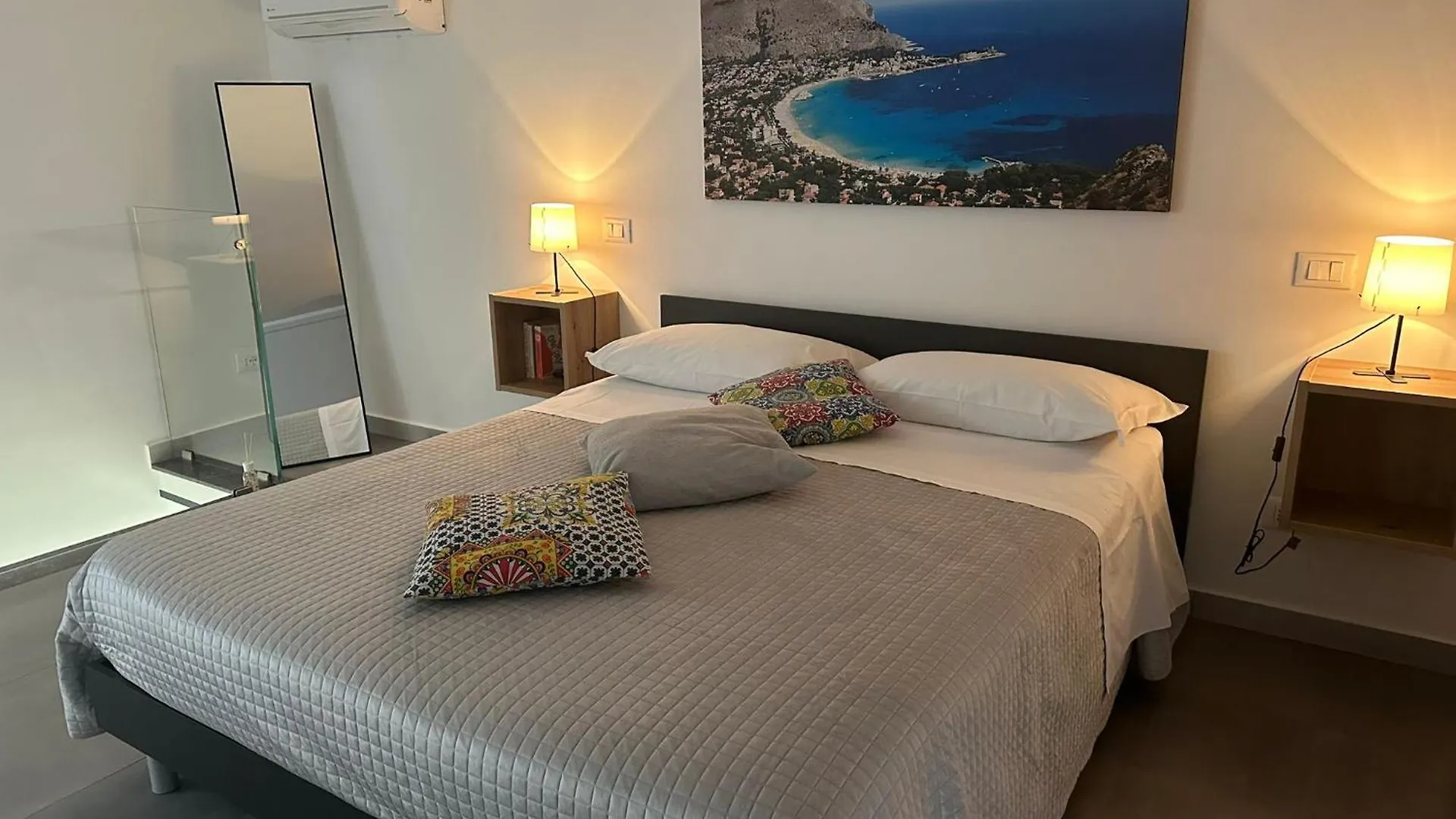Vespro House Villa Palermo 0*,  Italien